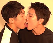【ゲイ動画】イケメン二人が舌を突き出しながら濃厚なベロチュー…