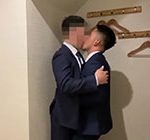 【ゲイ動画】イケメン上司が出張先のホテルに入るなり部下とベロチューしてアナルセックス！