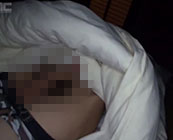 【ゲイ動画】布団で寝ている男の子を夜這いしてアナルにハメハメしちゃう！
